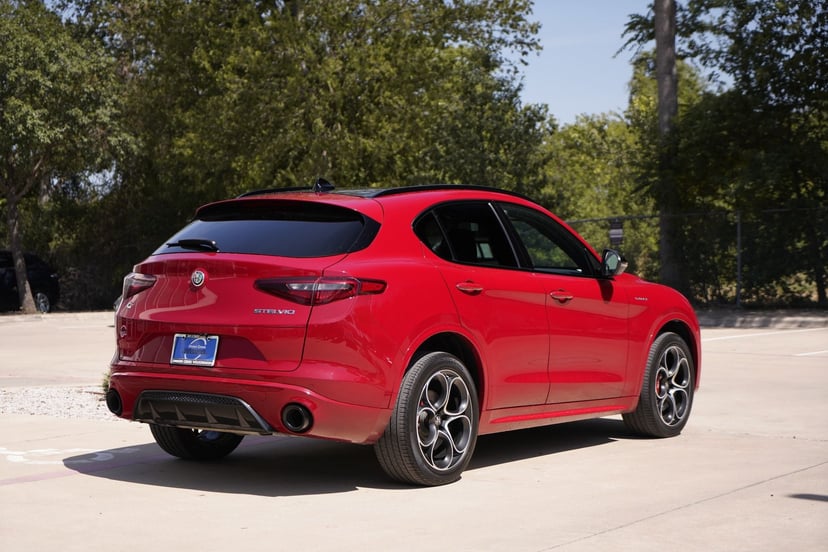 2023 Alfa Romeo stelvio - Image 3