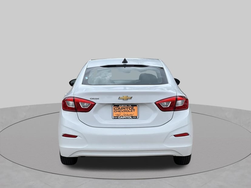 2019 Chevrolet Cruze - Image 3