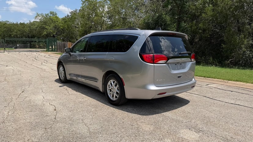 2021 Chrysler Voyager - Image 1