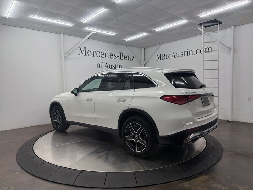 2026 Mercedes-Benz GLC - Image 2