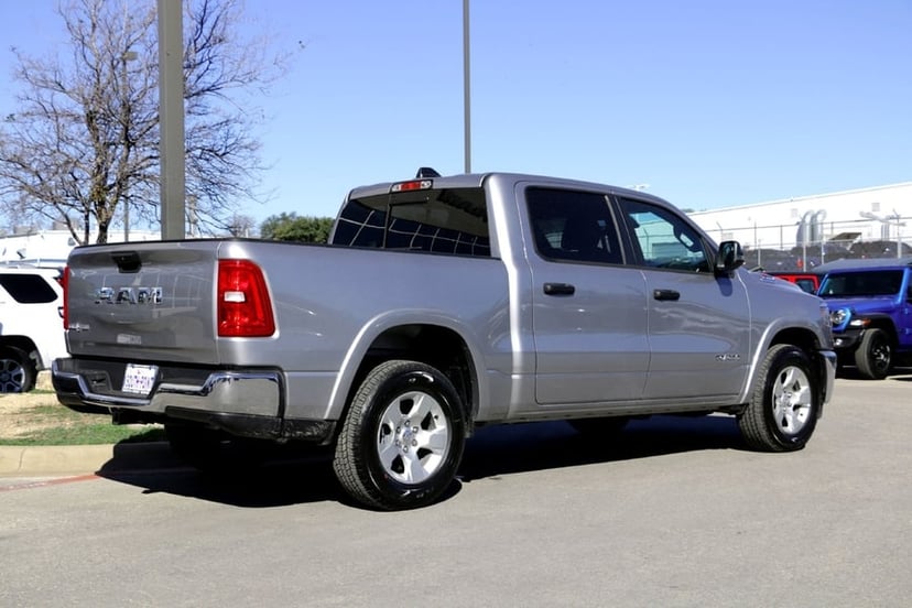 2025 Ram 1500 - Image 3