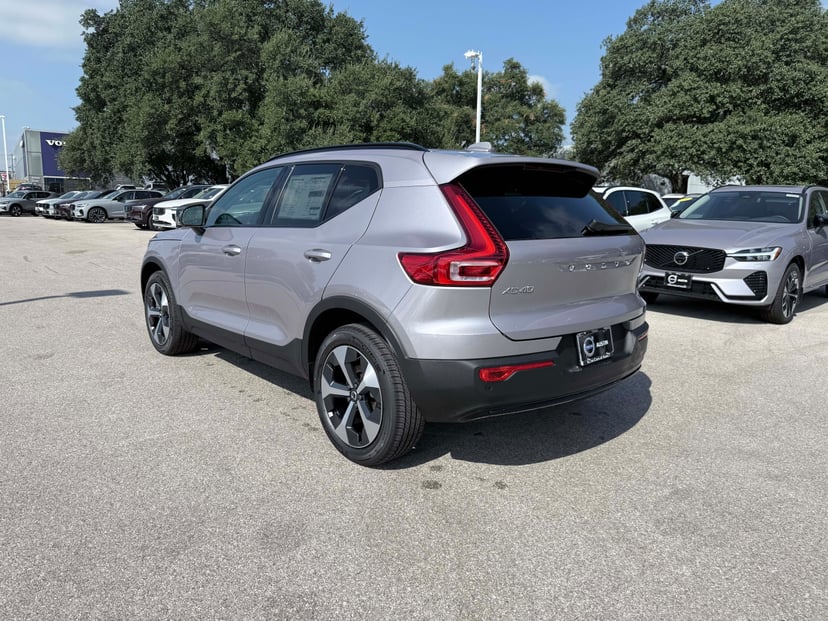 2026 Volvo XC40 - Image 2