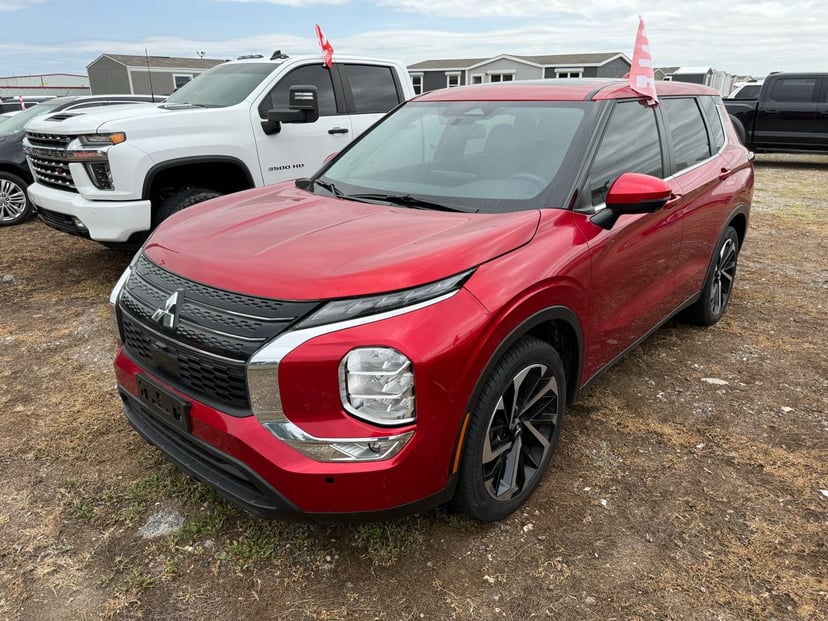 2024 Mitsubishi Outlander - Image 1