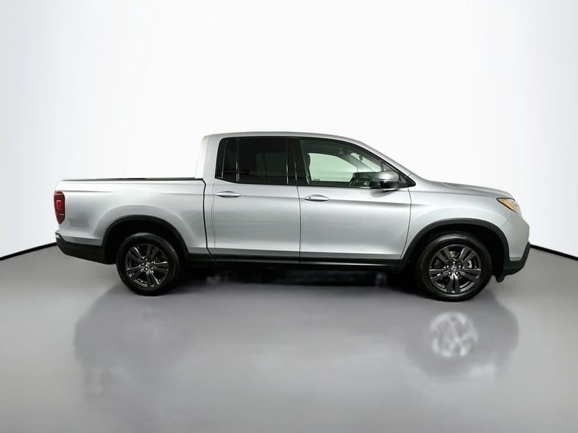 2019 Honda Ridgeline - Image 2