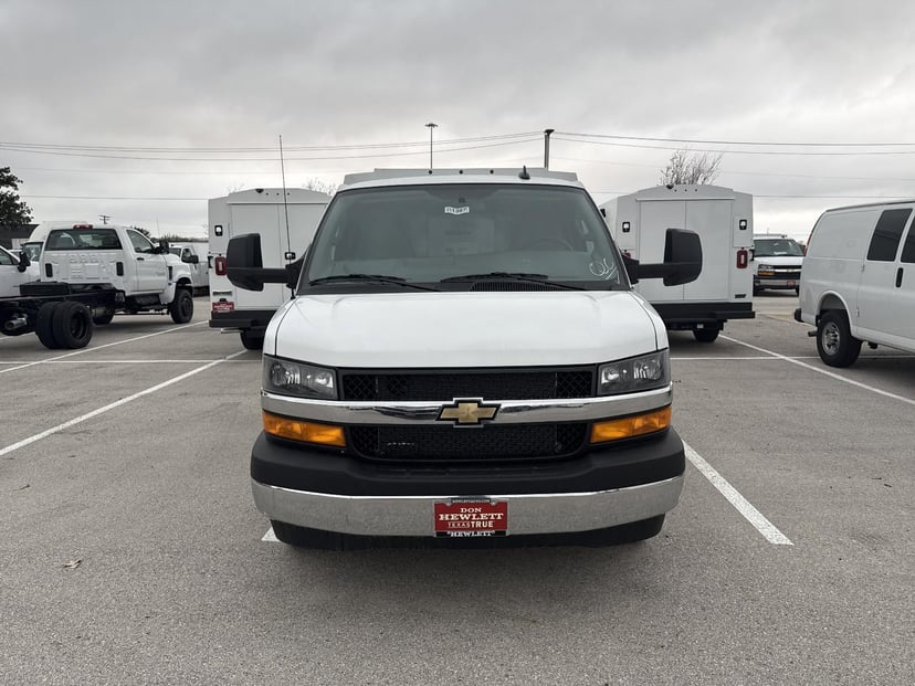 2025 Chevrolet Express Cutaway - Image 3
