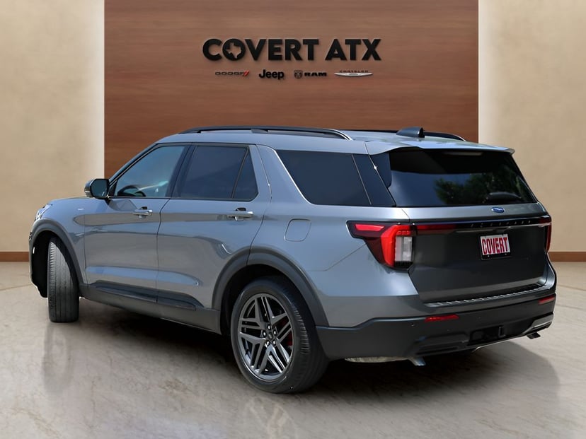 2025 Ford Explorer - Image 3