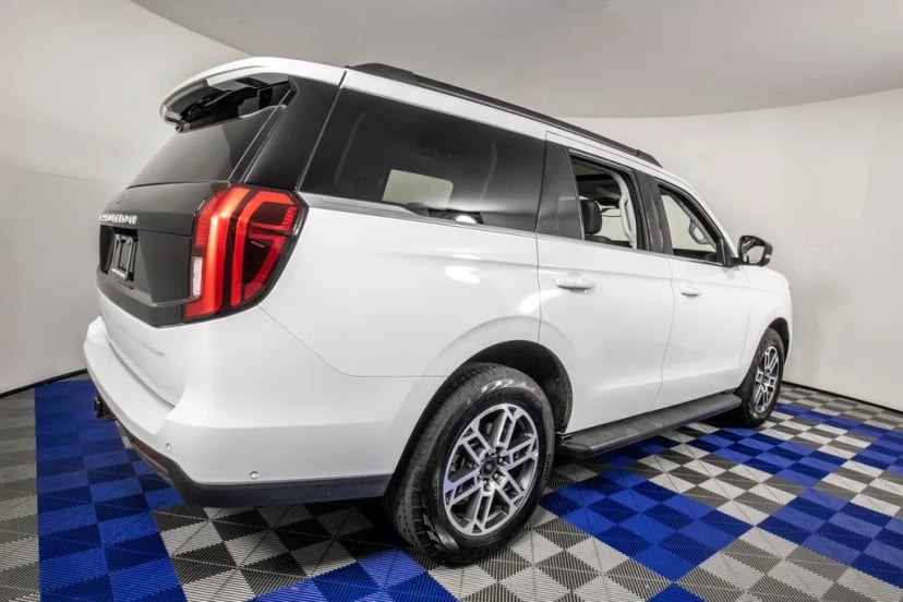 2025 Ford Expedition - Image 3