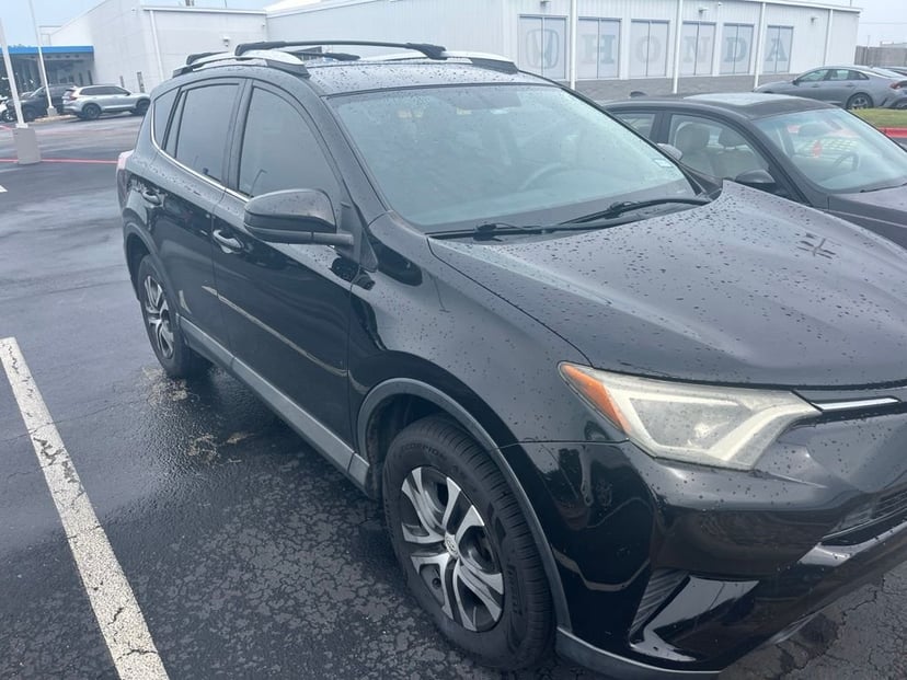 2016 Toyota RAV4 - Image 2