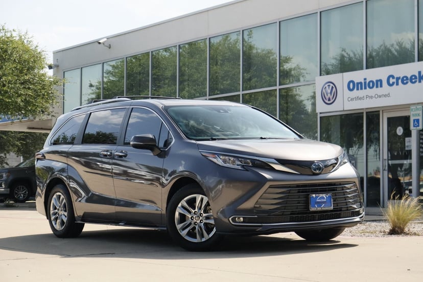 2024 Toyota Sienna - Image 1