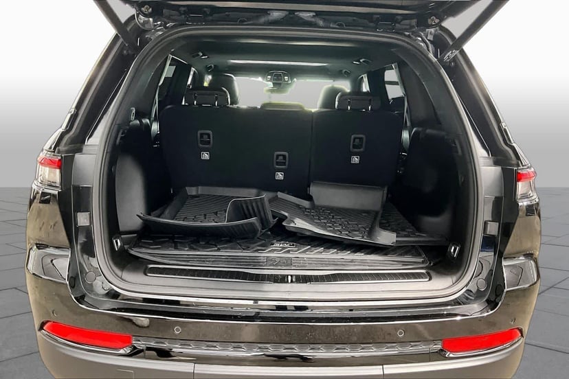2025 Jeep Grand Cherokee - Image 2