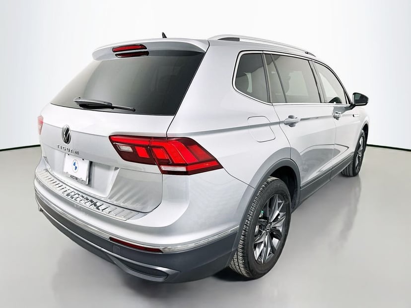 2023 Volkswagen Tiguan - Image 3