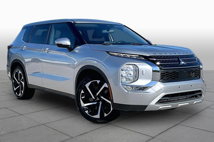 2022 Mitsubishi Outlander - Image 1
