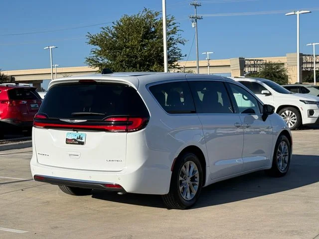 2026 Chrysler Pacifica - Image 2