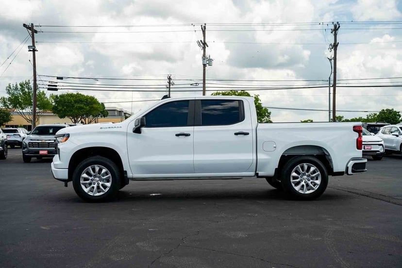 2026 Chevrolet Silverado 1500 - Image 2