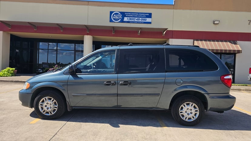2005 Dodge Caravan Grand Caravan - Image 1