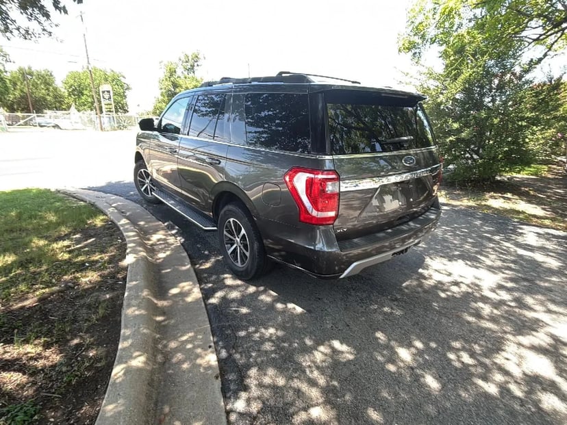 2018 Ford Expedition - Image 2