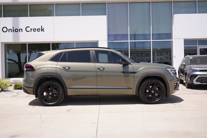 2026 Volkswagen Atlas Cross Sport - Image 2