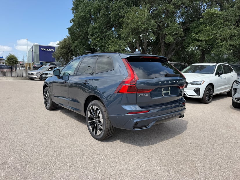 2026 Volvo XC60 - Image 2