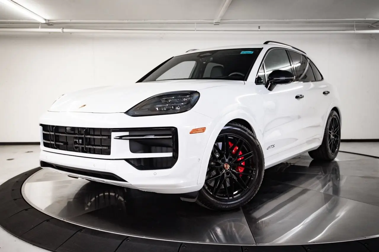 2026 Porsche Cayenne - Image 1