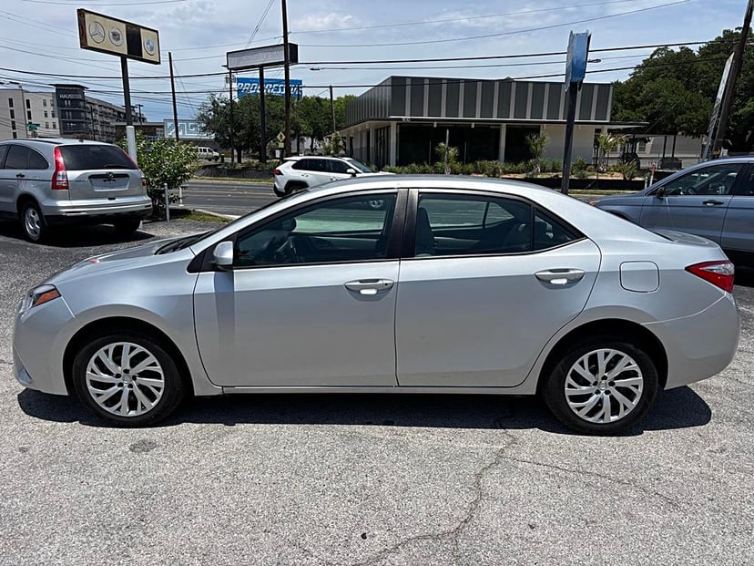2021 Toyota Corolla - Image 2