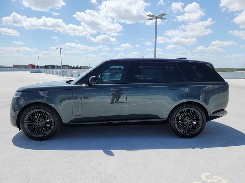 2026 Land Rover Range Rover - Image 2