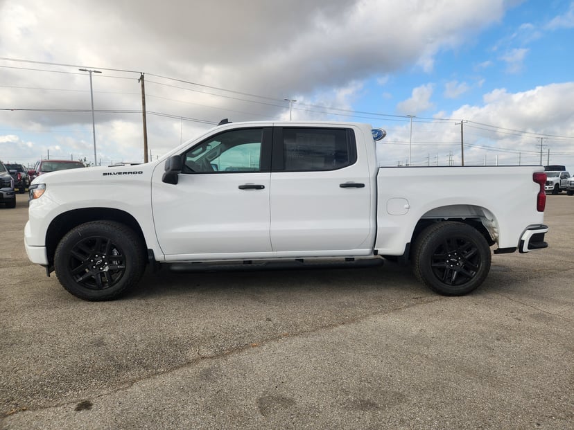 2026 Chevrolet Silverado 1500 - Image 2