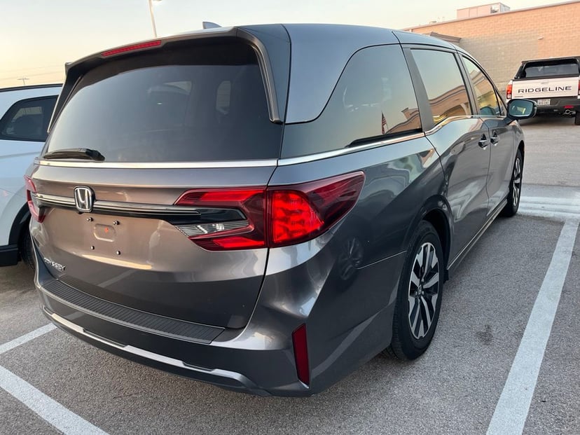 2025 Honda Odyssey - Image 3