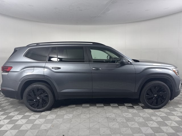 2024 Volkswagen Atlas - Image 2