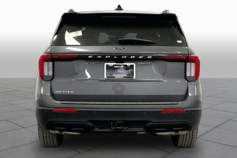 2026 Ford Explorer - Image 3