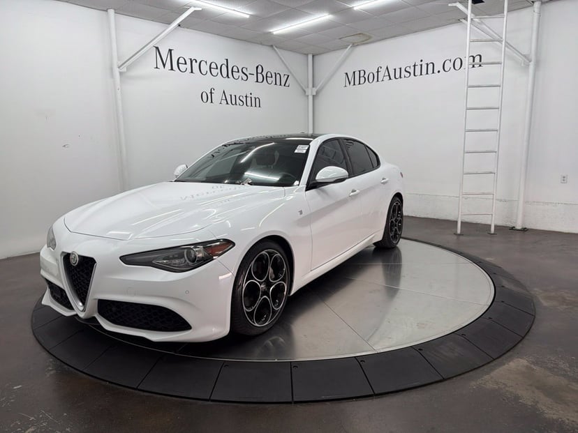 2023 Alfa Romeo Giulia - Image 1