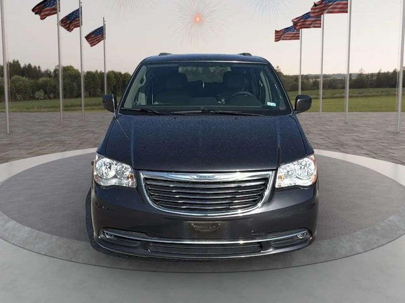 2016 Chrysler Town and Country - Image 3