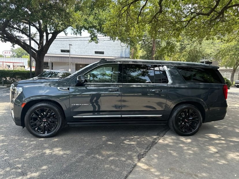 2021 GMC Yukon XL - Image 2