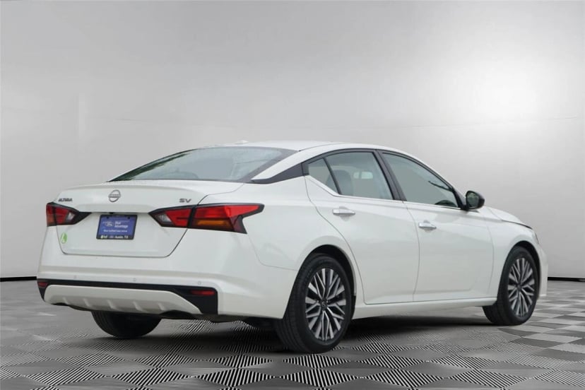 2024 Nissan Altima - Image 2