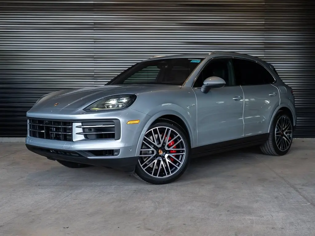 2026 Porsche Cayenne - Image 1