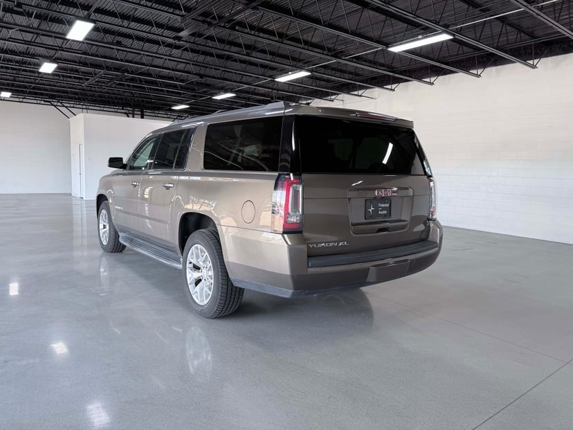 2016 GMC Yukon XL - Image 3