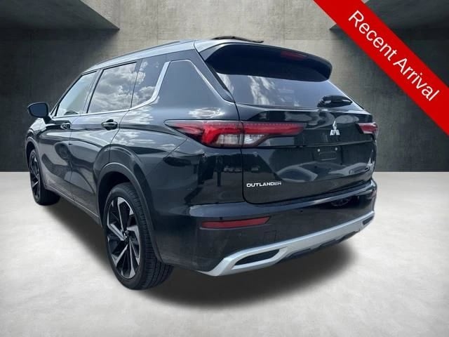 2024 Mitsubishi Outlander - Image 2