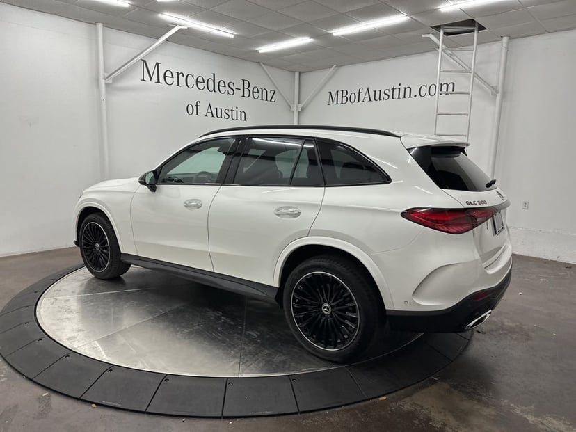 2026 Mercedes-Benz GLC - Image 3