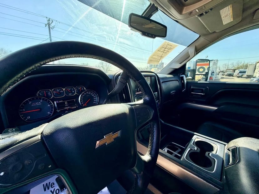 2016 Chevrolet Silverado 2500 HD Crew Cab - Image 3