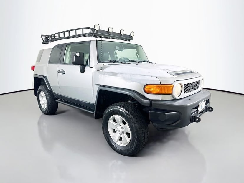 2010 Toyota fj-cruiser - Image 1