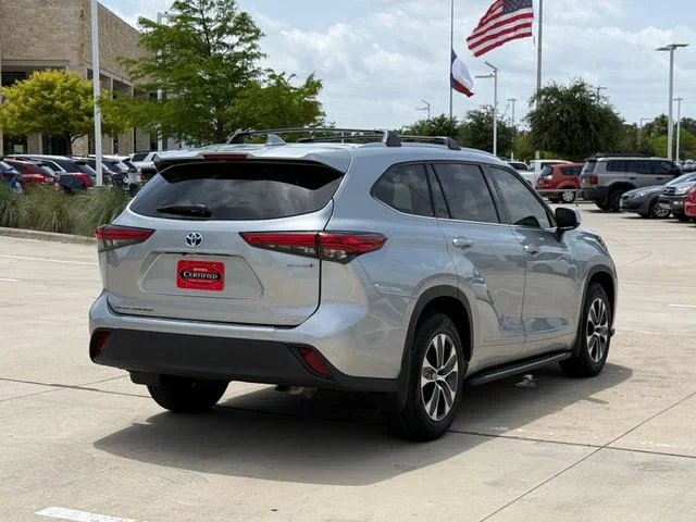 2021 Toyota Highlander - Image 2