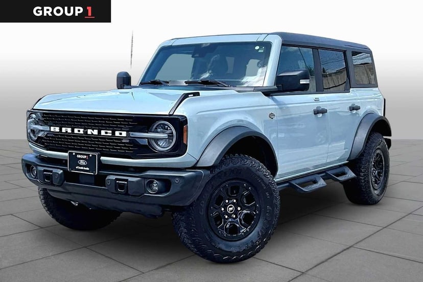 2023 Ford Bronco - Image 2