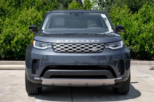 2026 Land Rover Discovery - Image 2