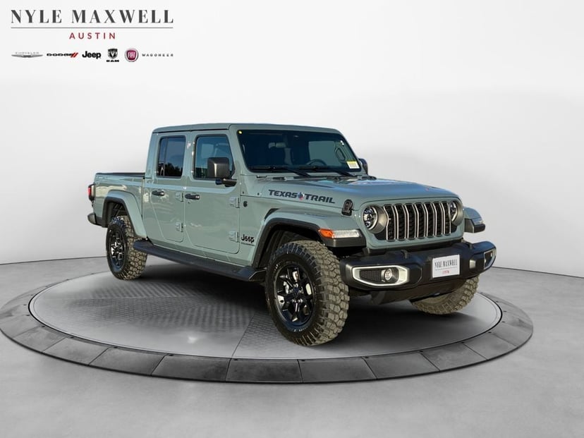 2026 Jeep Gladiator - Image 2