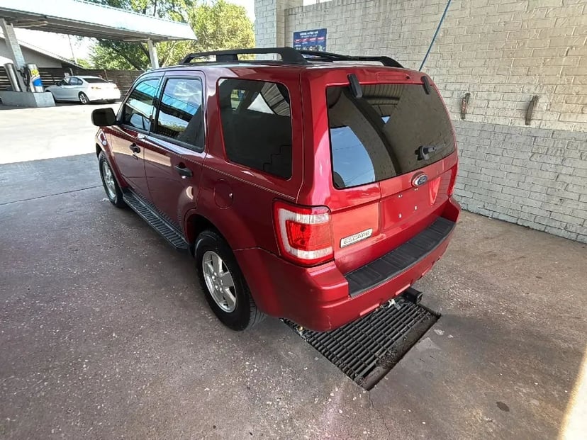 2009 Ford Escape - Image 2
