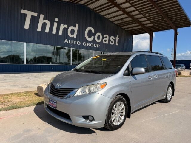 2013 Toyota Sienna - Image 1