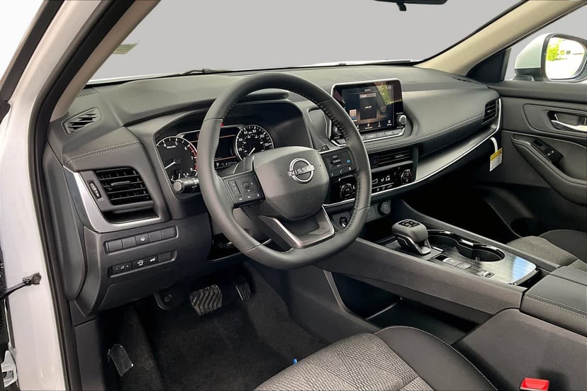 2026 Nissan Rogue - Image 2