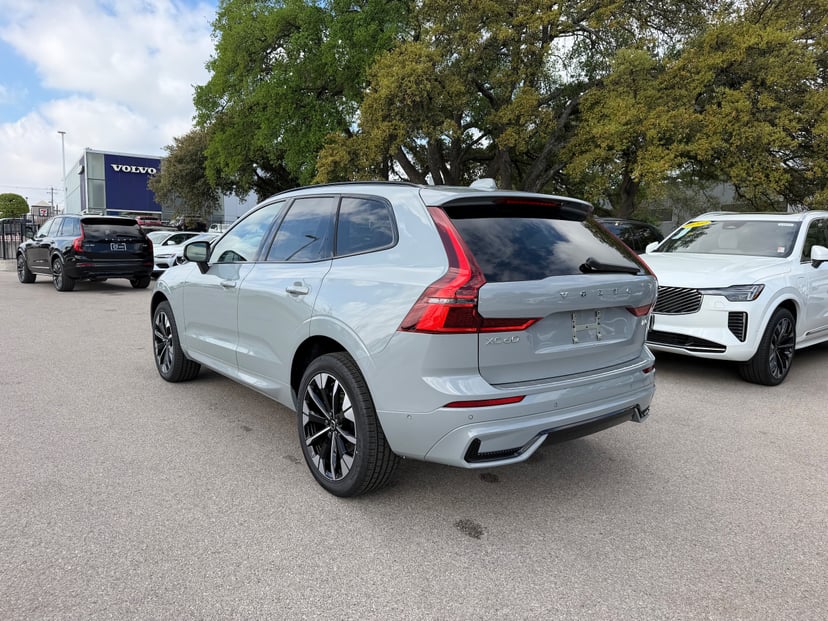 2026 Volvo XC60 - Image 3