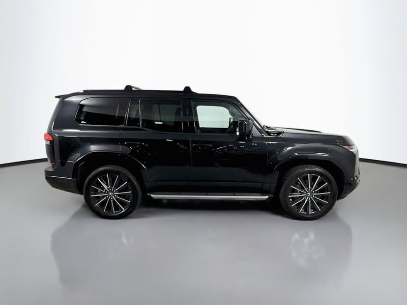 2024 Lexus GX - Image 2
