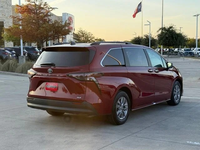 2026 Toyota Sienna - Image 3