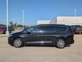 2023 Chrysler Pacifica - Preview 3